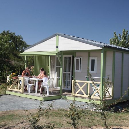 Hotel Camping Des Rulieres Saint-Valérien Zimmer foto